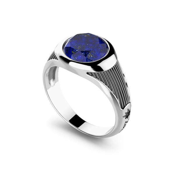 Silver decorated ring with round Lapis.